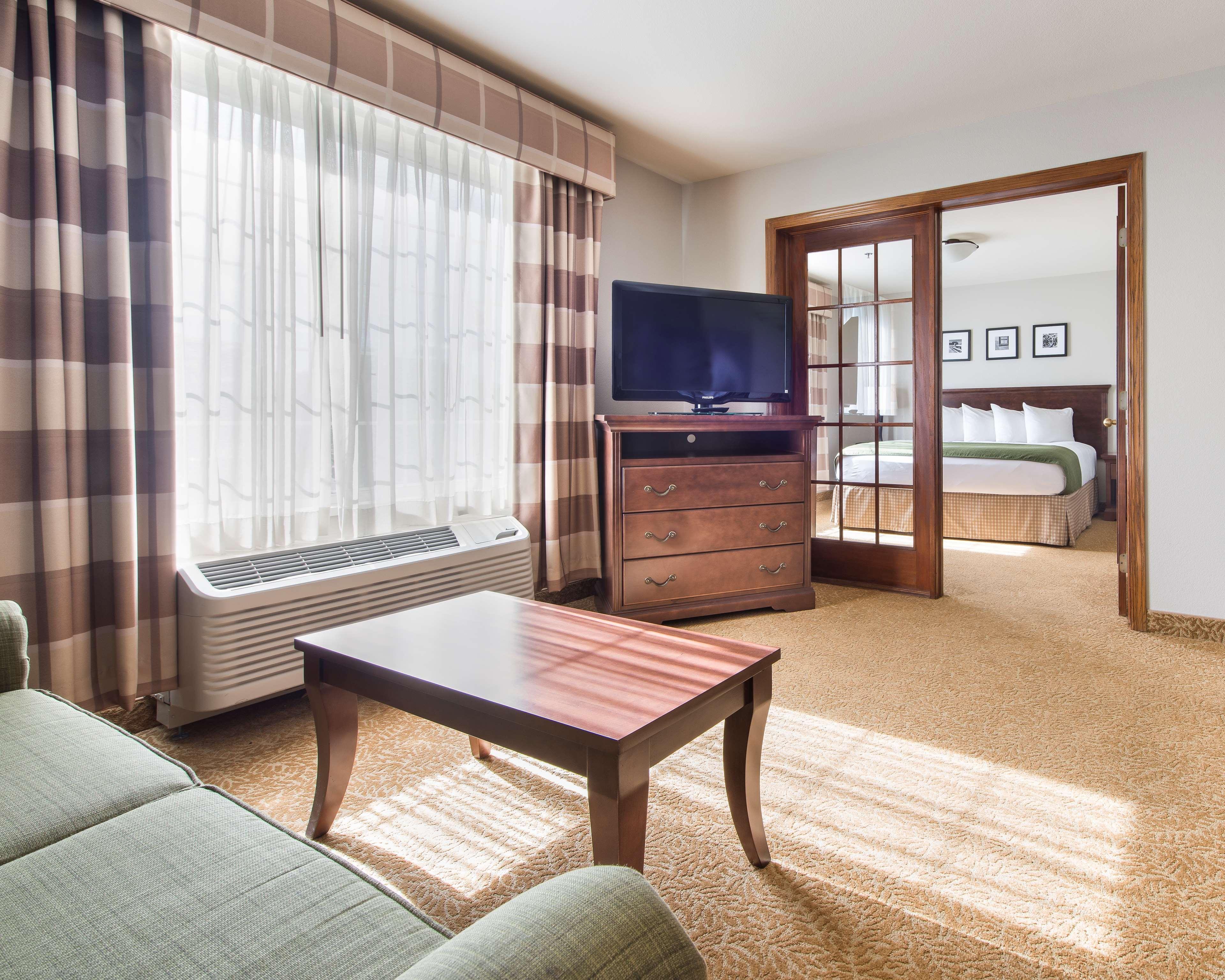 Hotel Country & By Radisson, Greeley, Co 2*