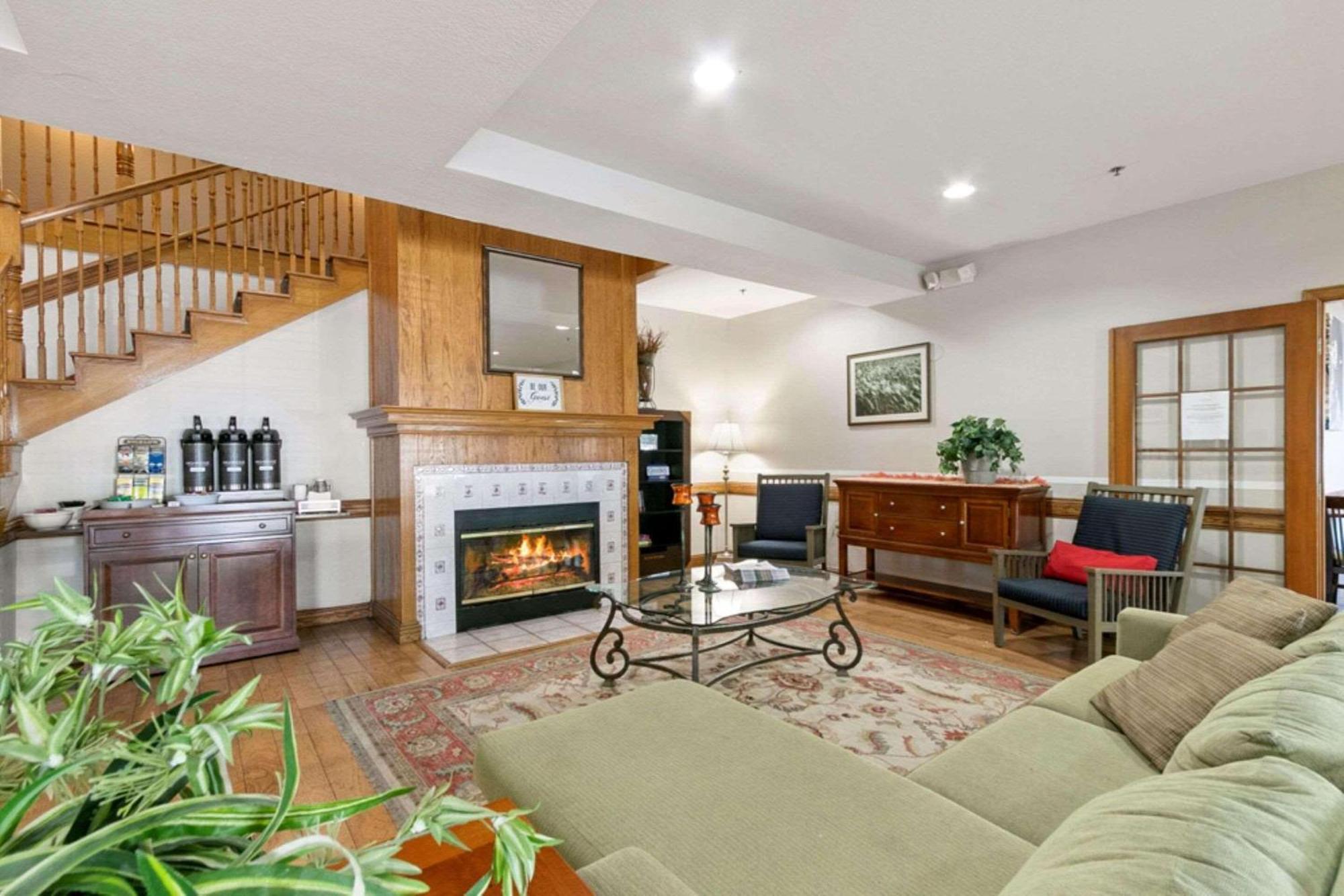 Country & By Radisson, Greeley, Co 2*